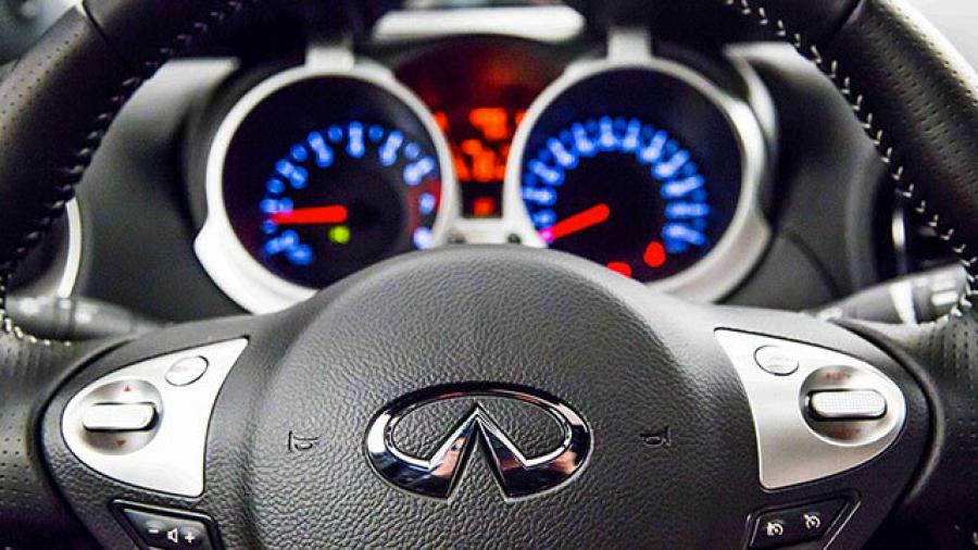  Infiniti ESQ 2014 года  (фото 9 из 9)